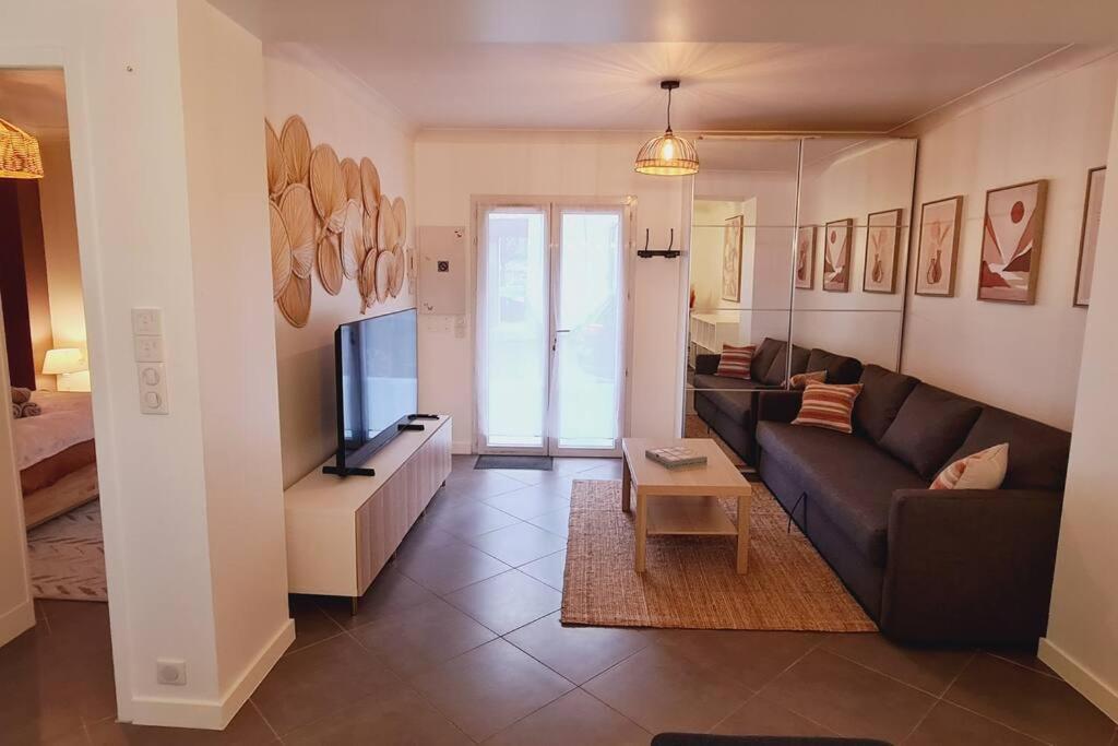 Appartement 2 Pieces Centre Ville Avec Parking Neauphle-le-Chateau Ngoại thất bức ảnh
